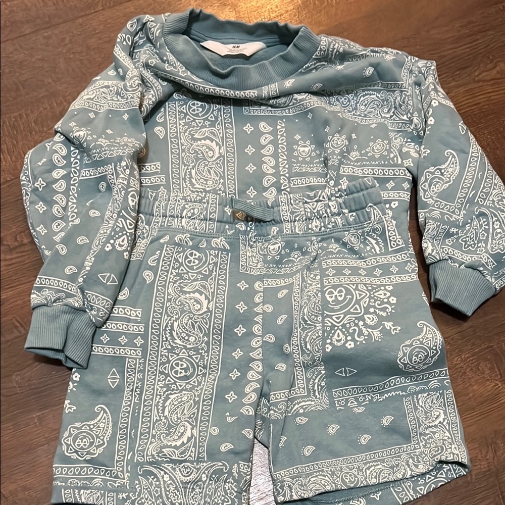 Green Bandana Print Sweatshirt and Shorts Set
